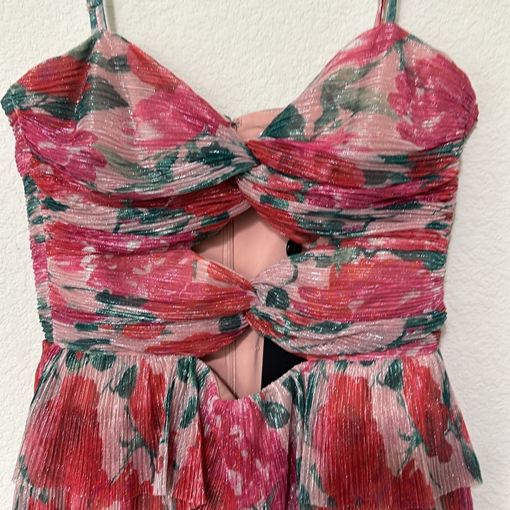 NWT Gianni Bini
Grace Plisse Floral Print Sweetheart Neck Cut-Out Tiered Dress - Picture 6 of 12